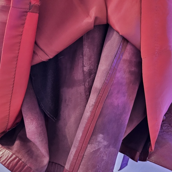 Vintage Plum Burgundy Belted Leather Jacket with Faux Fur Collar - Picture 4 of 10